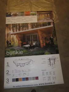 bunkie lodge wanderhut kabine gastehaus office relaxraum fitness stauraum bar sport studie studierzimmer ferienhaus sauna poster (Small)