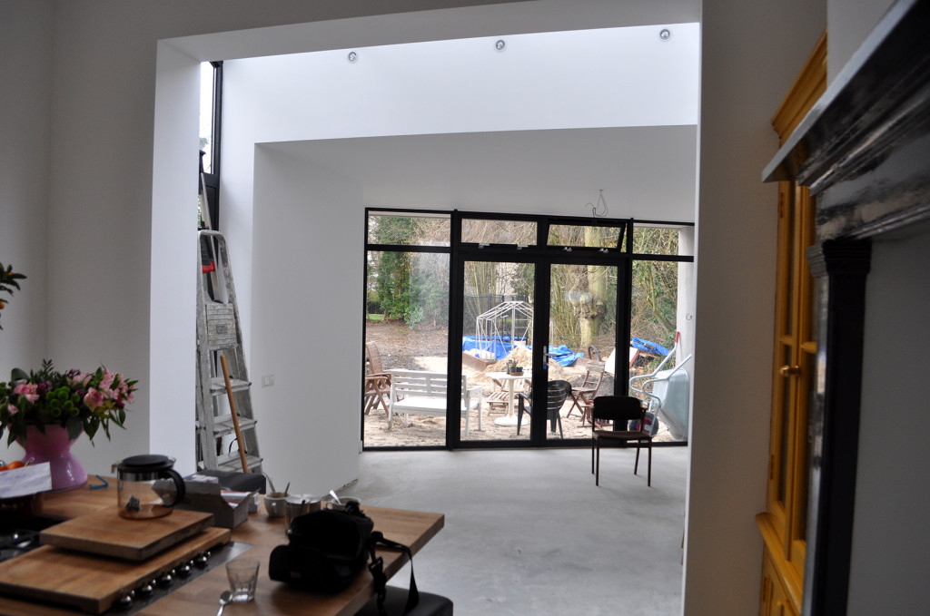 Villa verbouwen Apeldoorn gereed-Atelier007-bouwkunde-architectuur-uitbouw-verbouw-vergunning-wit-stucwerk-licht-apeldoorn-zicht-001